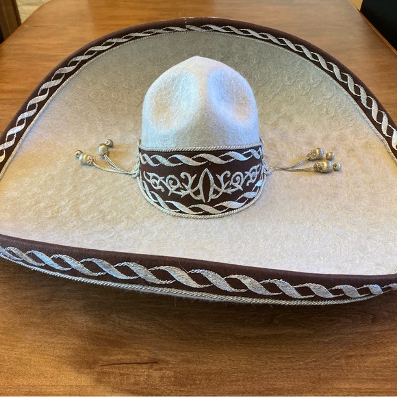 Sombrero Charro artesanal - Pelo de conejo - Bordado de plata - Picture 1 of 16